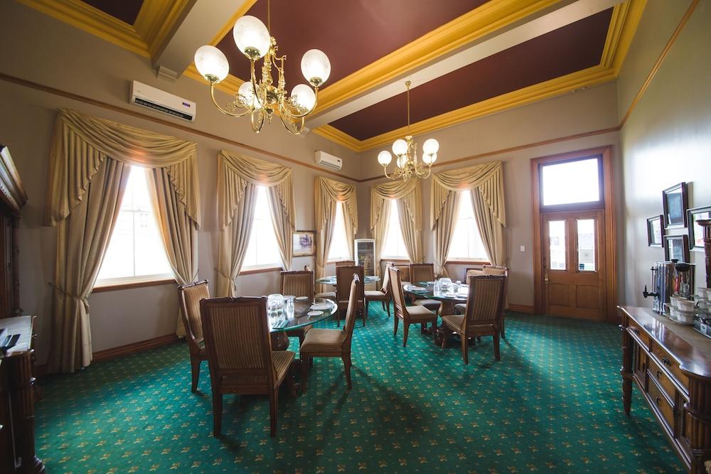 Denison Boutique Hotel Рокгемптон Экстерьер фото